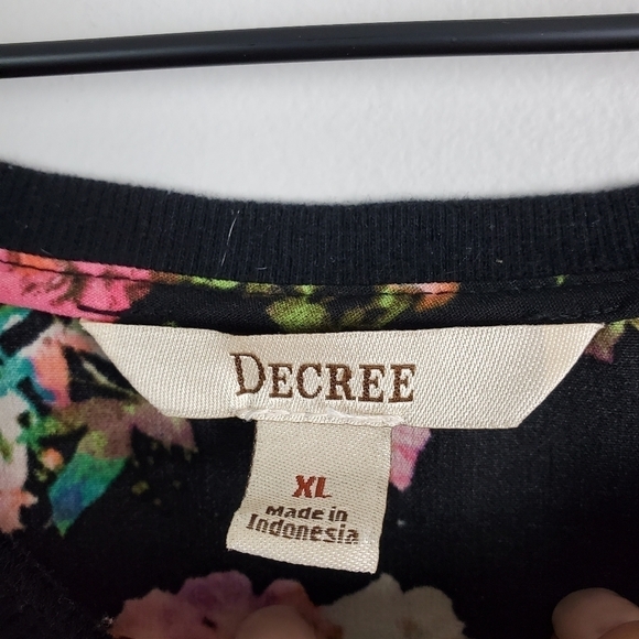 Decree Floral Crop Top XL - Picture 4 of 5